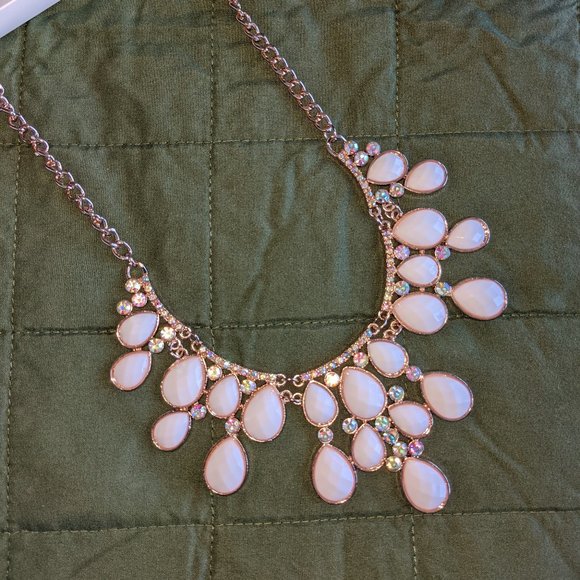 NWT!!! Rose Gold and White Statement Necklace - Picture 1 of 5